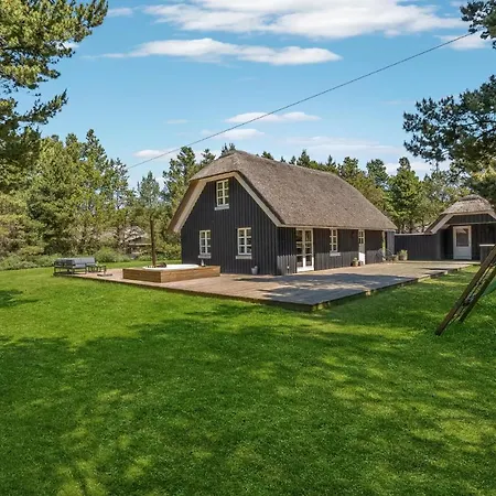 Feriehus Awesome In Blvand With Wifi And 3 Bedrooms Blåvand